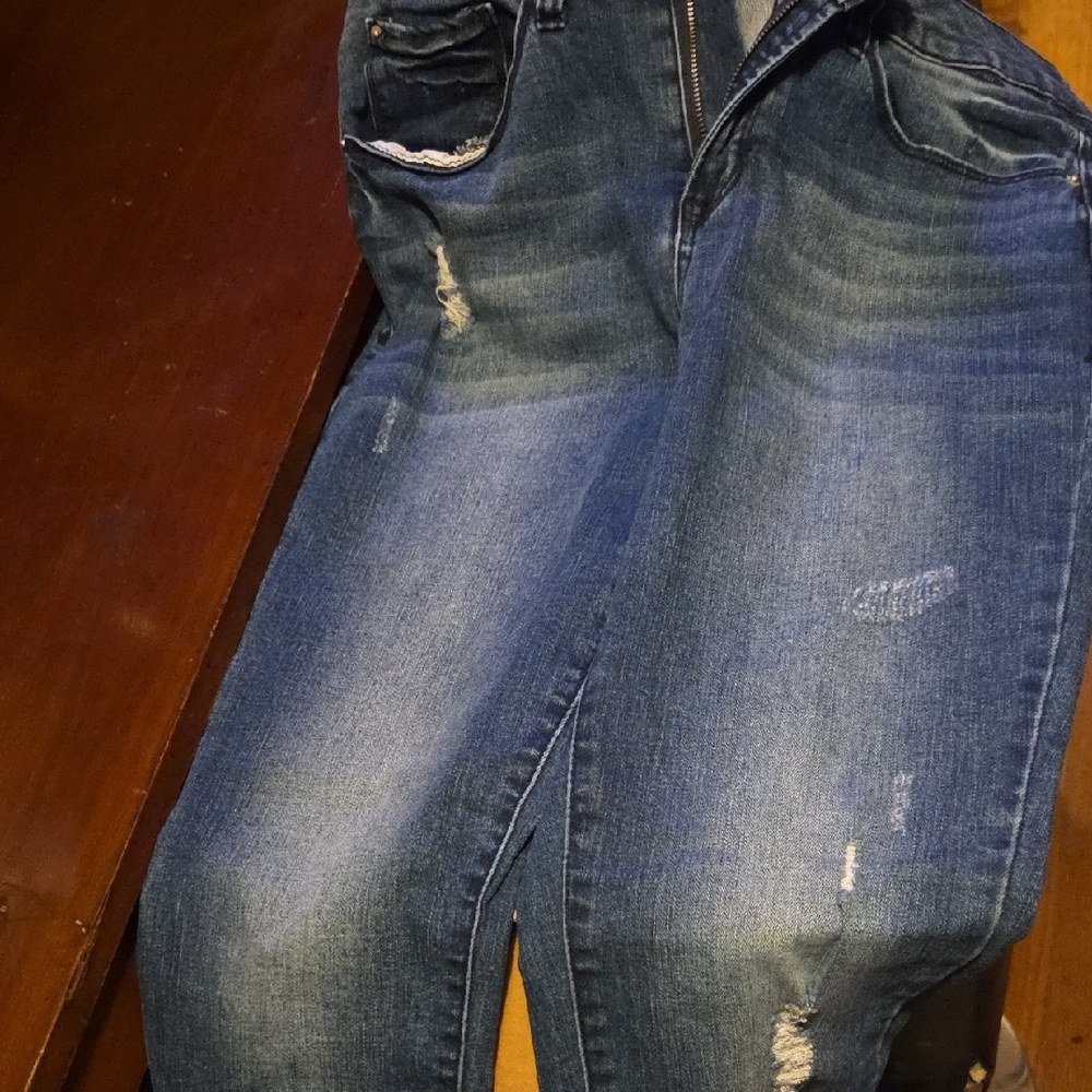 Kensie Blue Skinny Jeans with Distressed Style